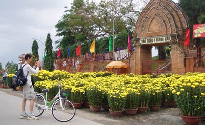 ベトナムでテトを迎える外国の人々